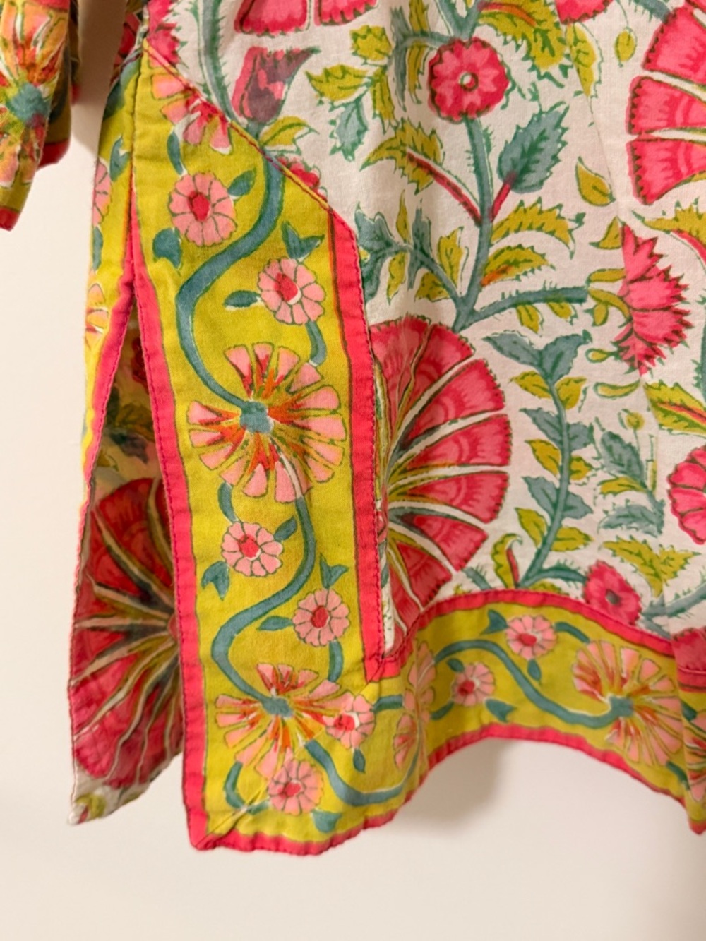Gretchen Scott Floral V-Neck Tunic Top in Pink & Yellow Size:M